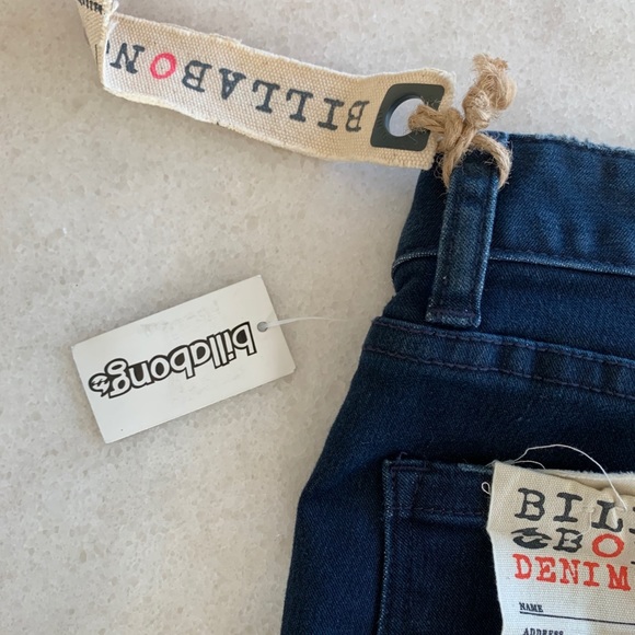 Billabong straight leg low rise jeans. - Picture 5 of 7